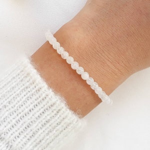 Weißes Mondsteinarmband, dünnes Armband, Natursteinarmband.
