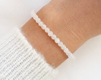 Armband aus weißem Mondstein, schmales Armband, Natursteinarmband.