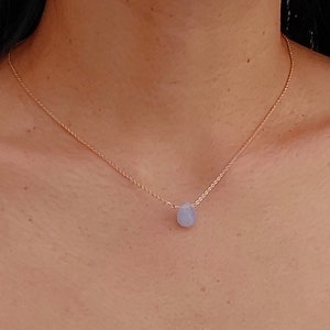Collier calcedoine bleue goutte à facettes, cadeau bijoux femme, chaîne très fine. image 1