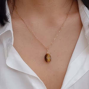 Tiger's eye necklace, tiger's eye pendant, natural stone necklace, tiger's eye jewelry, Christmas gift, gift for mom.