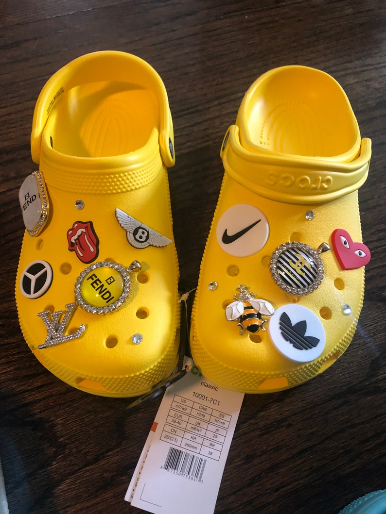 shirts to go with yellow crocs