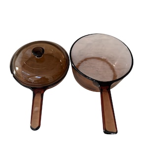 Juego de 2 cacerolas y sartenes vintage Pyrex Corning Ware Vision de vidrio ámbar de 1,5 L.