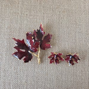 Vintage Weiss Red Enamel Maple Leaf Brooch and Clip On Earrings Set