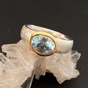 Anello topazio, 55, anello topazio blu, anello topazio oro con argento, anello moderno con topazio blu, anello di pietre preziose con topazio blu scintillante