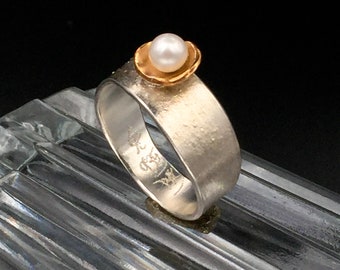 Argentium Sterling Silver Pearl Ring, size 8,Handmade Silver Ring with Fresh Water Pearl and Gold, Pearl Designer Ring, Delicate Silver Ring