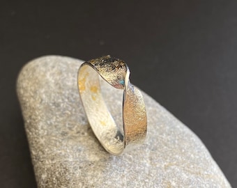 Twisted Mobius ring in Silver with Gold detail, Size 7.5, Handmade, Engagement ring, designer ring in silver with gold details