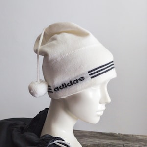 vintage white pom pom string beanie hat with black stripes – size m – 90s/00s sportswear style