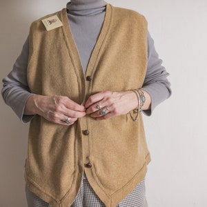 NWT lambswool cardigan vest classic men's vintage Braemar Hawick Scotland dark natural tan wool knitted waistcoat vest V-neck four button image 2