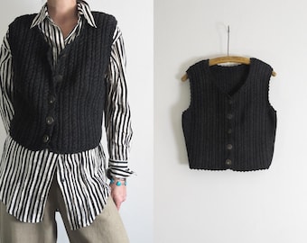 chore fisherman cropped sweater vest, gray wool, ribbed cable knit, hand knit, scalloped edges