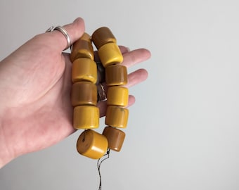 vintage 1950s loose bakelite beads. oversized. 109g.
