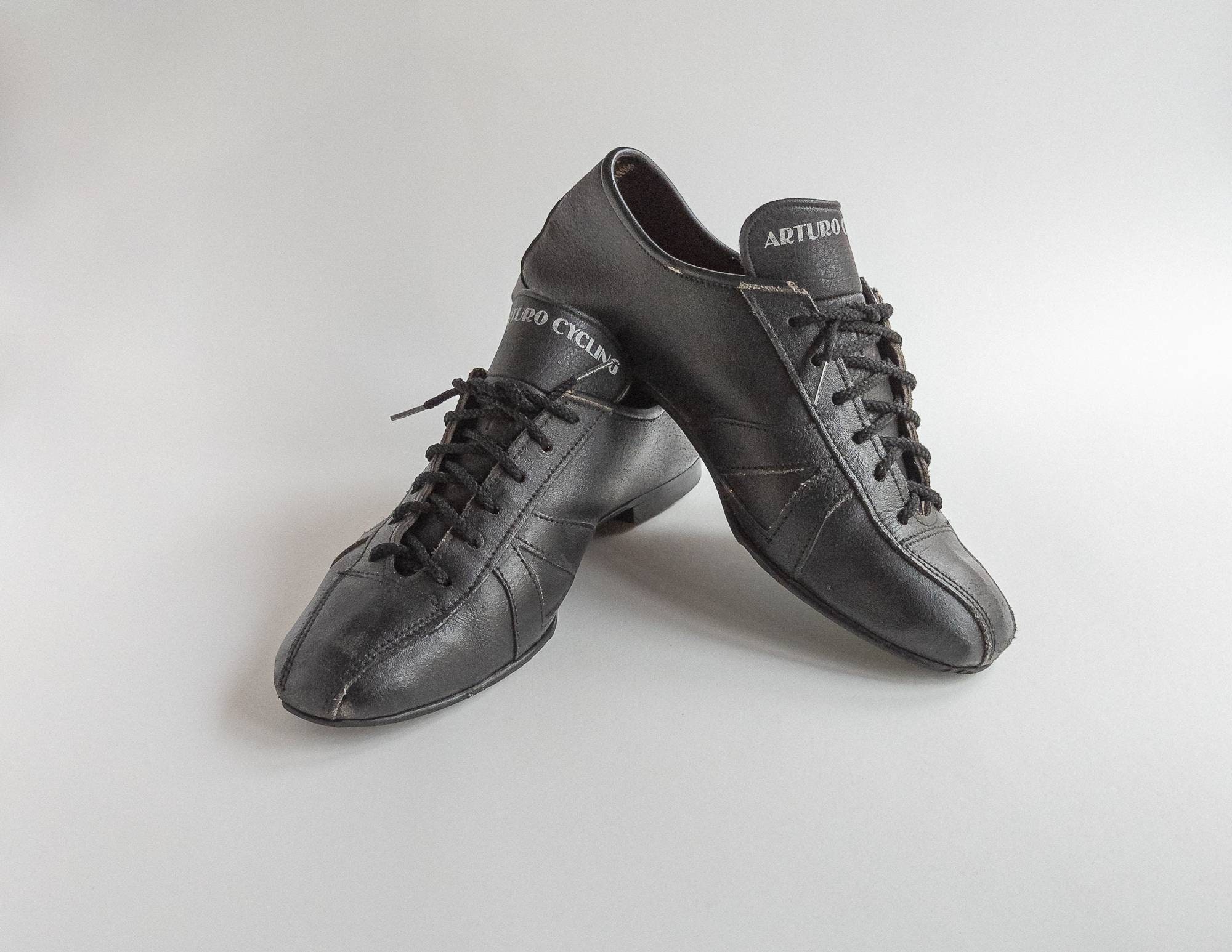 Bally “Arturo” men's black leather loafer slip on dress shoe, Size 9D |  Mens black leather loafers, Slip on dress shoe, Black leather loafers