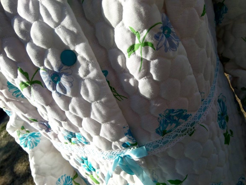 used hostess robe gown vintage women/'s|floral quilted dressing gown|white|blue|periwinkle|extra long|dressing gown robe|house coat|winter