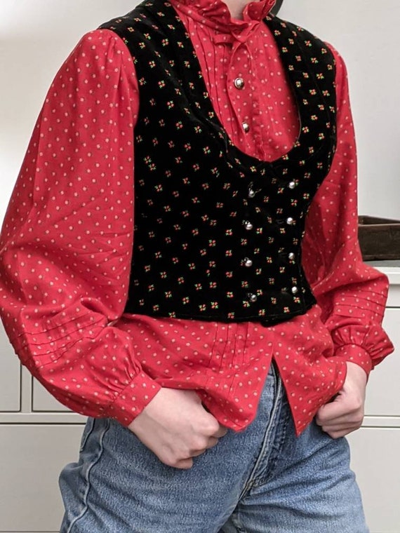 embroidered velvet mieder
