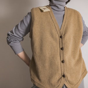 NWT lambswool cardigan vest classic men's vintage Braemar Hawick Scotland dark natural tan wool knitted waistcoat vest V-neck four button image 4