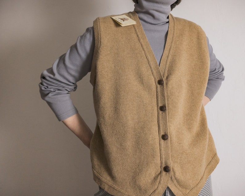 NWT lambswool cardigan vest classic men's vintage Braemar Hawick Scotland dark natural tan wool knitted waistcoat vest V-neck four button image 4