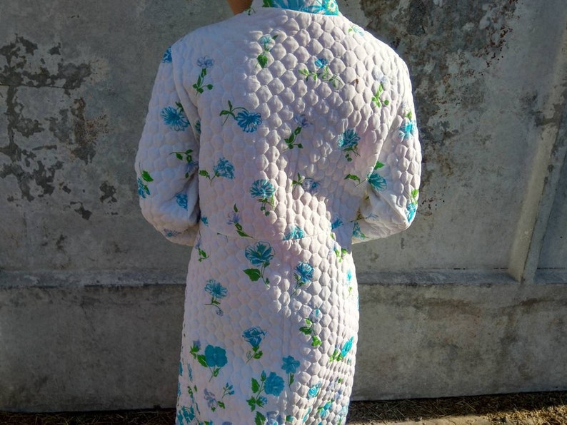 used hostess robe gown vintage women/'s|floral quilted dressing gown|white|blue|periwinkle|extra long|dressing gown robe|house coat|winter