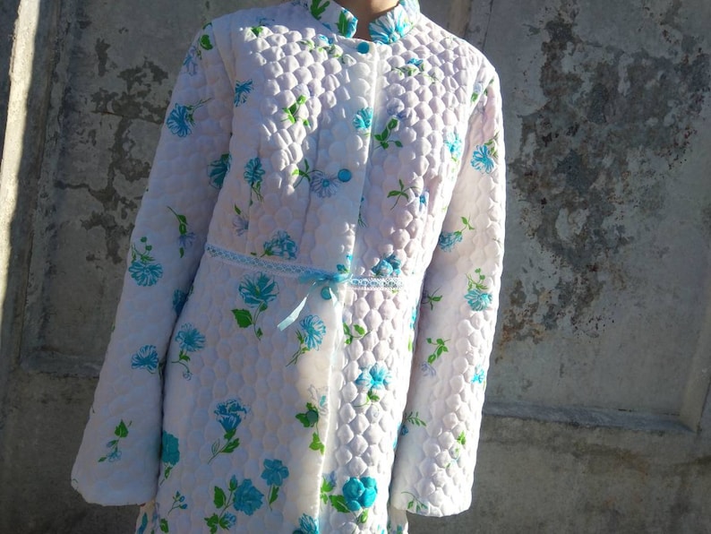used hostess robe gown vintage women/'s|floral quilted dressing gown|white|blue|periwinkle|extra long|dressing gown robe|house coat|winter
