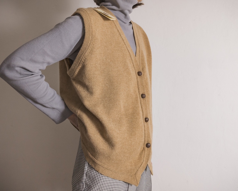 NWT lambswool cardigan vest classic men's vintage Braemar Hawick Scotland dark natural tan wool knitted waistcoat vest V-neck four button image 5