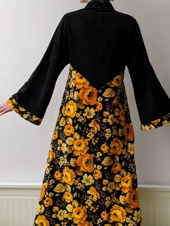 XSm vintage black & orange roses velour terry clot