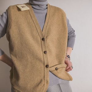 NWT lambswool cardigan vest classic men's vintage Braemar Hawick Scotland dark natural tan wool knitted waistcoat vest V-neck four button image 3