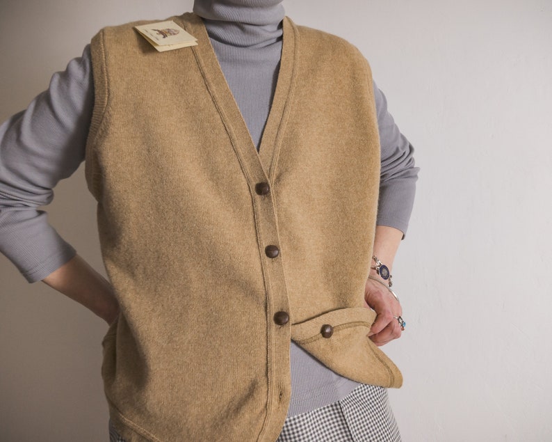 NWT lambswool cardigan vest classic men's vintage Braemar Hawick Scotland dark natural tan wool knitted waistcoat vest V-neck four button image 3
