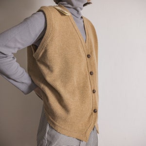 NWT lambswool cardigan vest classic men's vintage Braemar Hawick Scotland dark natural tan wool knitted waistcoat vest V-neck four button image 1