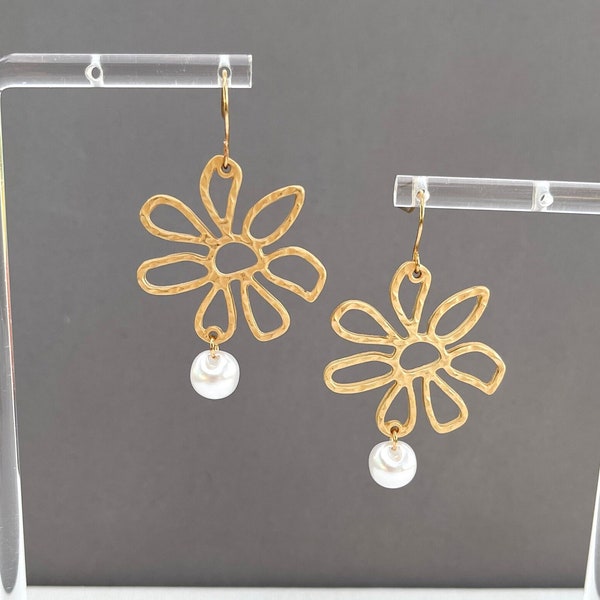Gold flower earrings, flower drop earrings, bridesmaids earrings, statement earrings, golden earrings, earrings gifts, gold floral earrings