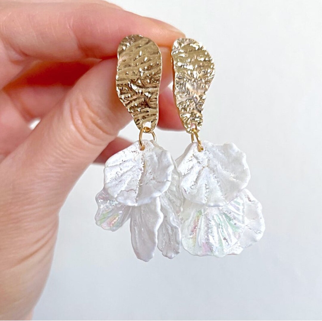 White Petal Flower Earrings Petals Earrings Brides Earrings Etsy