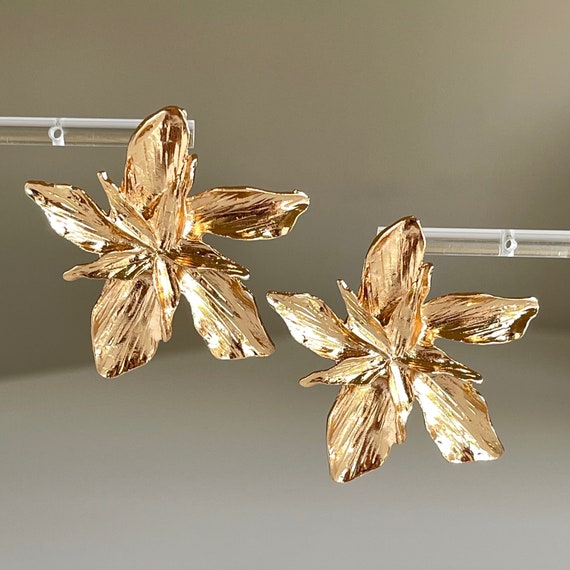 Gold flower earrings flower studs golden flower earrings | Etsy