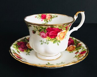 Royal Albert Old Country Roses Cup And Saucer Set , Made In England Royal Albert Old Country Rosed Fine Bone China Tea/Coffe Cup W/Saucer