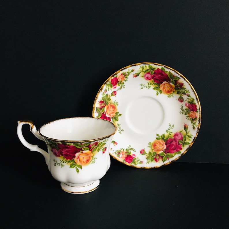 Old Country Roses Teacup & Saucer - Thumbnail 3