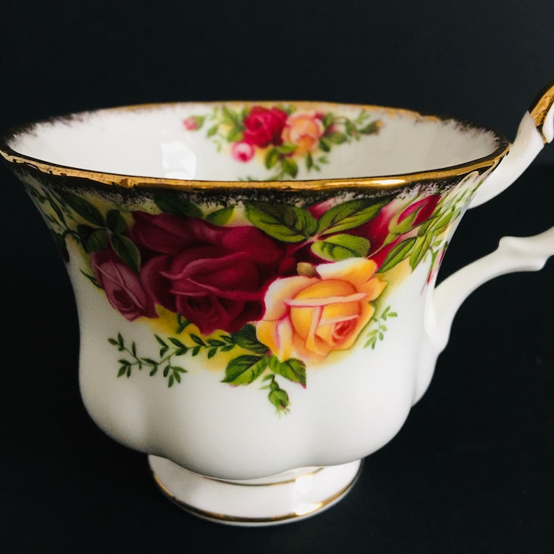 Old Country Roses Teacup & Saucer - Thumbnail 5