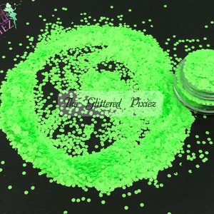 GRANNYLICIOUS - Matte Neon Green 1.5 mm - Loose glitter for nail art face body hair, tumblers, craft supply, resin supply, freshie glitter