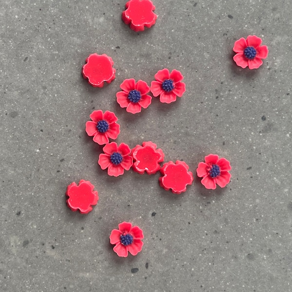 Poppy resin flower charms, cabochons x 8. Perfect for earrings, pendant and necklace.