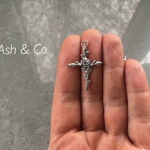 Cross, crucifix charm. With rose inset. Perfect for earrings, pendant or zip pulls. x 4