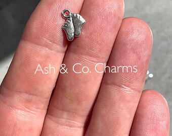 Baby feet charms, perfect for a baby shower, earrings, pendant or a keyring.