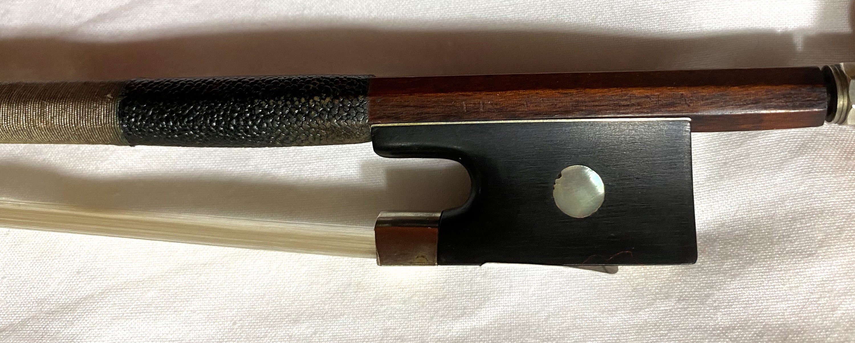 【最終価格／出品9月末迄】チェロ弓 A.Richaume 刻印 USED美品 最終価格／出品9月末迄】チェロ弓 A.Richaume 刻印 USED美品