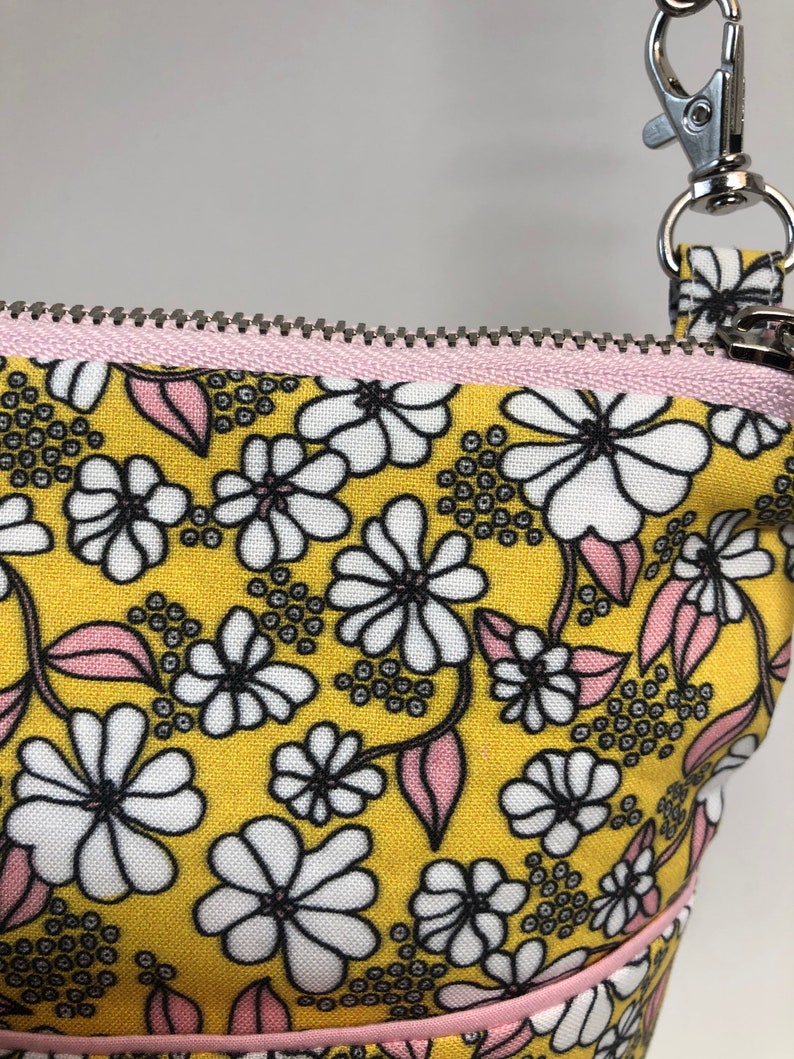 Summer Daisy Flower Crossbody Retro Boho Chain Strap Upcycled Recycled Groovy Denim Mother/'s Day Gift Girlfriend