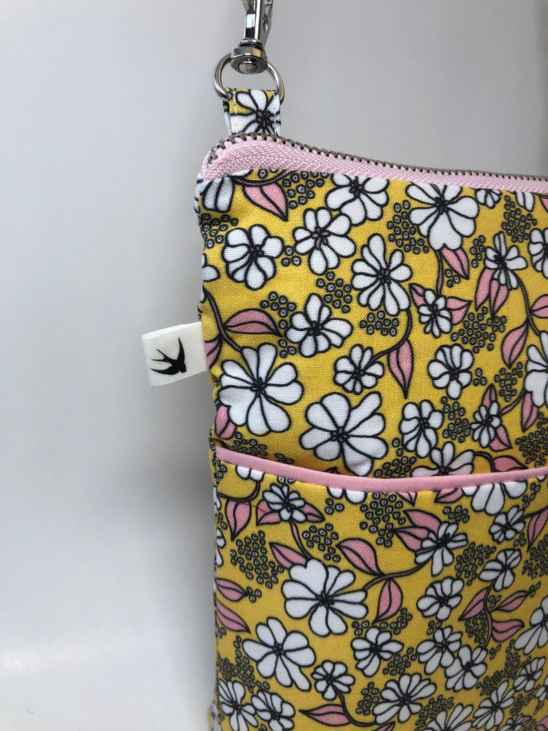 Summer Daisy Flower Crossbody Retro Boho Chain Strap Upcycled Recycled Groovy Denim Mother/'s Day Gift Girlfriend