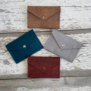 Cartera pequeña de corcho minimalista estilo acordeón unisex, color verde azulado, rojo ladrillo, gris y marrón