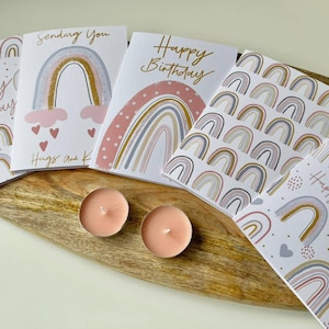 Cartões de felicitações arco-íris, cartões de aniversário, cartões em branco, envio de cartão de abraços. Tons pastel, arco-íris, arco-íris fofos, cartão arco-íris