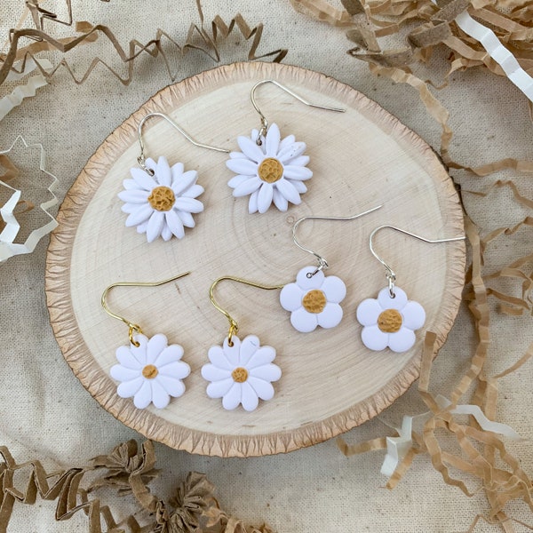White Flower Earrings | White Daisy Earrings | Handmade Polymer Clay Earrings | Flower Earrings | Spring Earrings | Summer Earrings | Floral