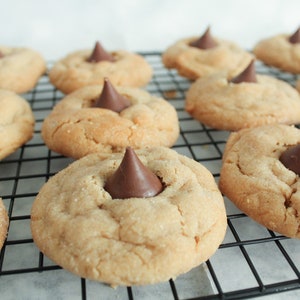 Peanut Butter Kiss Cookies, Christmas Cookies, Peanut Butter Cookies, Holiday Cookies, Peanut Butter Blossoms, Food Gifts, Christmas