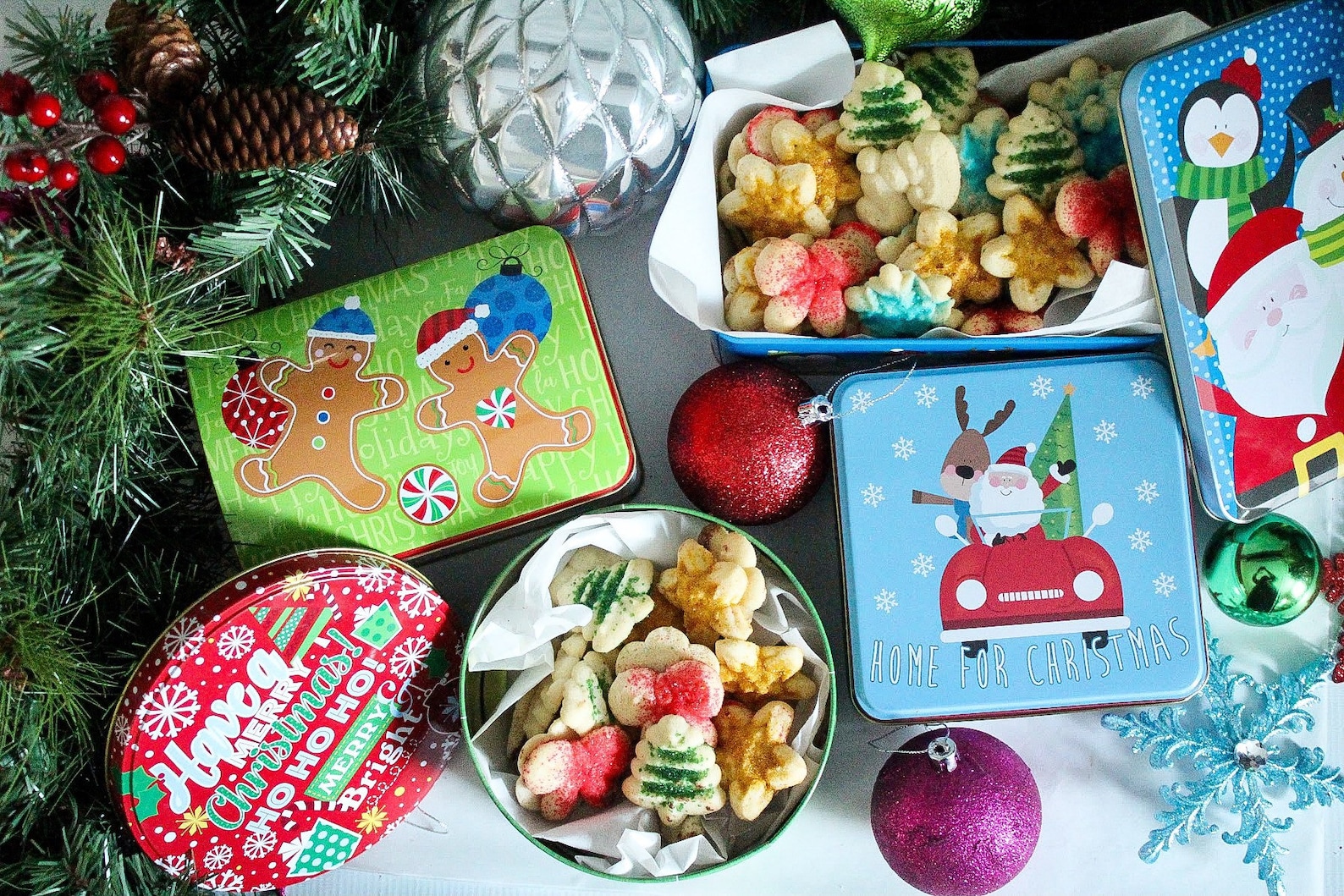Holiday Spritz Cookie Tins 6 Dozen