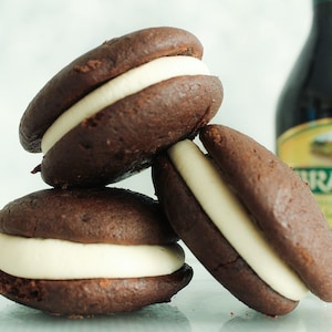 Irish Cream Whoopie Pies, Snack Cakes, Whoopie Pies, Holiday Gifts, Cookie Gifts, Care Package, Food Gifts, St. Patrick’s Day, Christmas