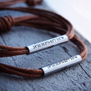 Bracelet de coordonnées, bracelet Mens Latitude Longitude Cuir Bleu Marine, Bracelet de coordonnées personnalisé, Cadeaux couples, Acier inoxydable Brown