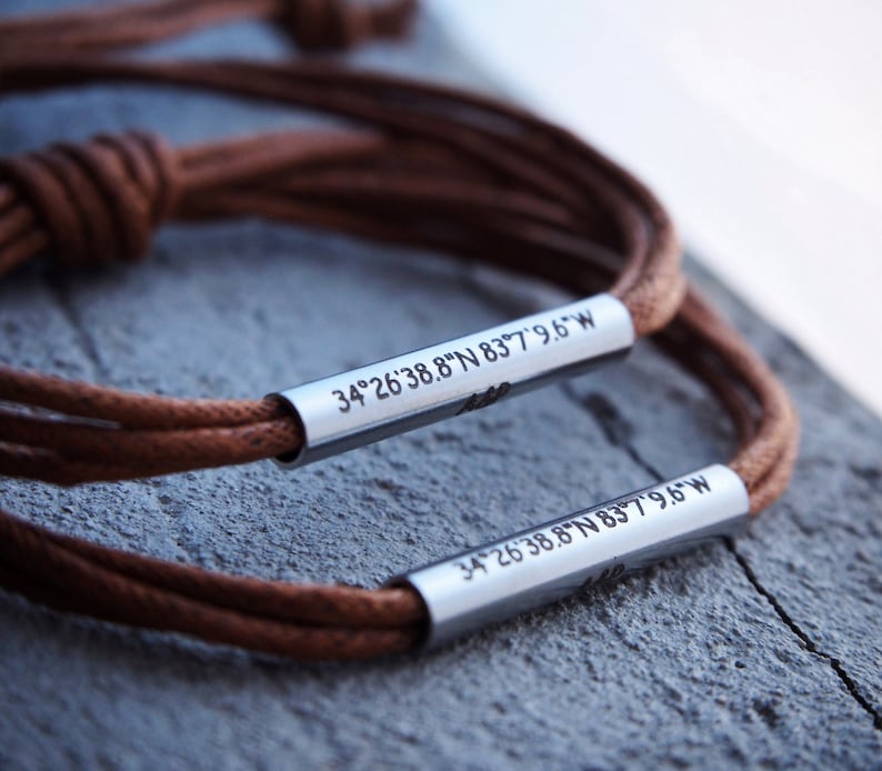 Bracelet de coordonnées, bracelet Mens Latitude Longitude Cuir Bleu Marine, Bracelet de coordonnées personnalisé, Cadeaux couples, Acier inoxydable Brown