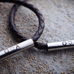 Pulseras de cuero para parejas, Regalos para parejas, Iniciales de pareja de cuero trenzado, Acero inoxidable, Joyería personalizada, Regalos de cuero, Hombres mujeres