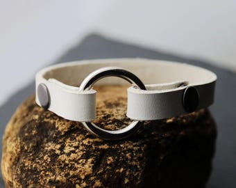 Custom Engraved White Leather Ring Bracelet, Personalized Name Holder Band, Ring Holder Bracelet, Wear a Ring, wedding ring, Elegant, Women