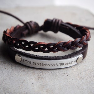 Handgefertigtes Kunsthandwerk / Individuell graviertes Herren-Koordinate-Geschenk, Herren-Leder-Koordinaten-Armband, verstellbares geflochtenes Lederarmband, Geschenk für ihn